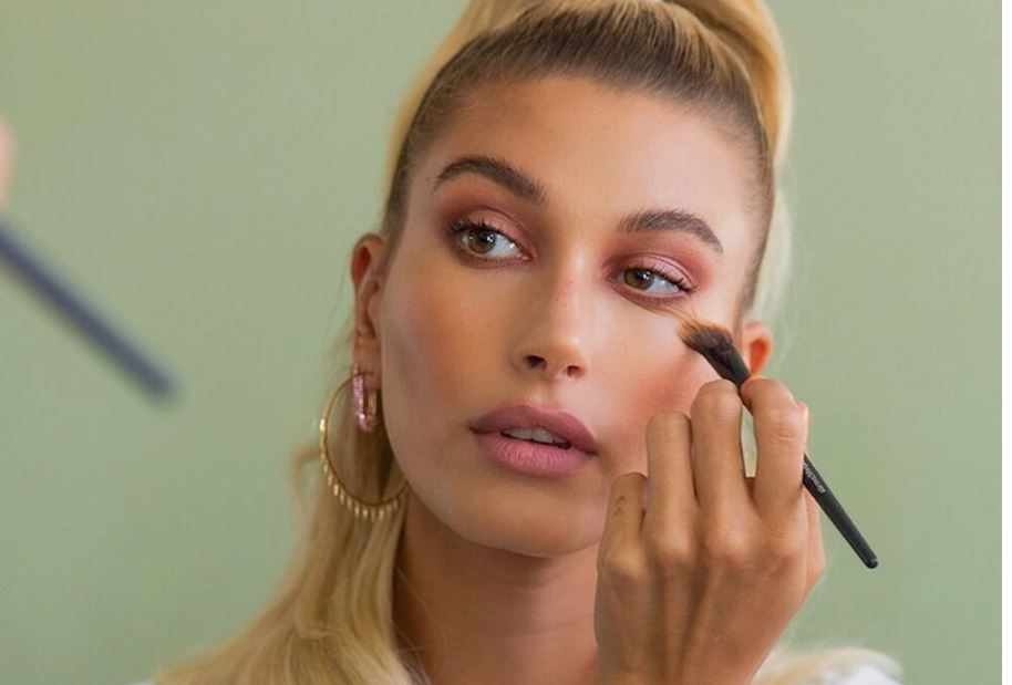 Η Hailey Bieber έχει το beauty mark που λατρεύουμε