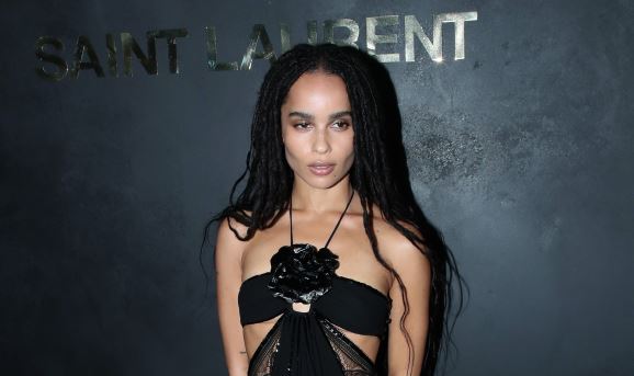 Η Zoë Isabella Kravitz με μακιγιάζ YSL Beauty