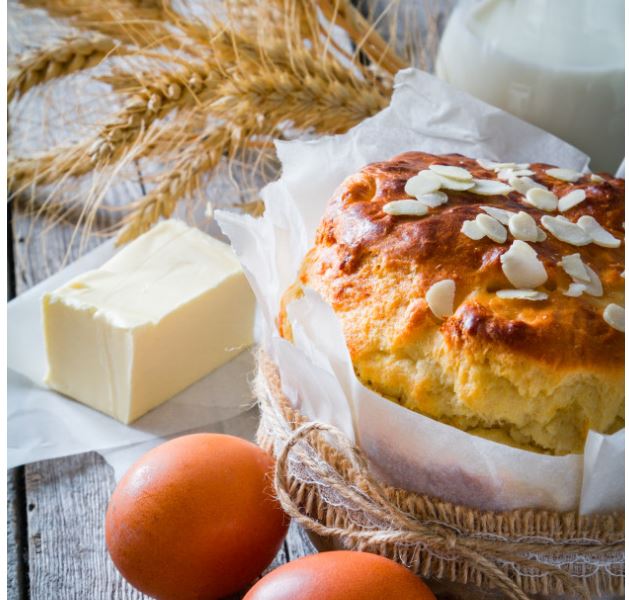 Φτιάξτε παραδοσιακό τσουρέκι (και κάντε το σπίτι σας να μοσχοβολύσει)