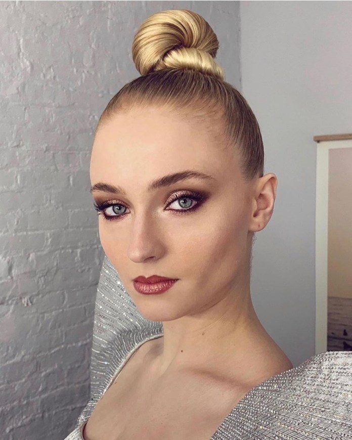 Ballerina Bun: Το κλασικό hair look που θα σώσει τις εμφανίσεις σου μετά την καραντίνα