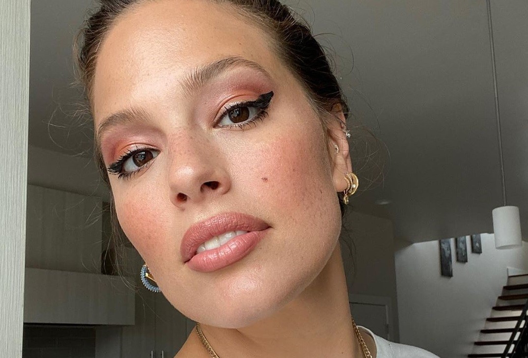 Βρήκαμε το serum μαλλιών που ορκίζεται η Ashley Graham