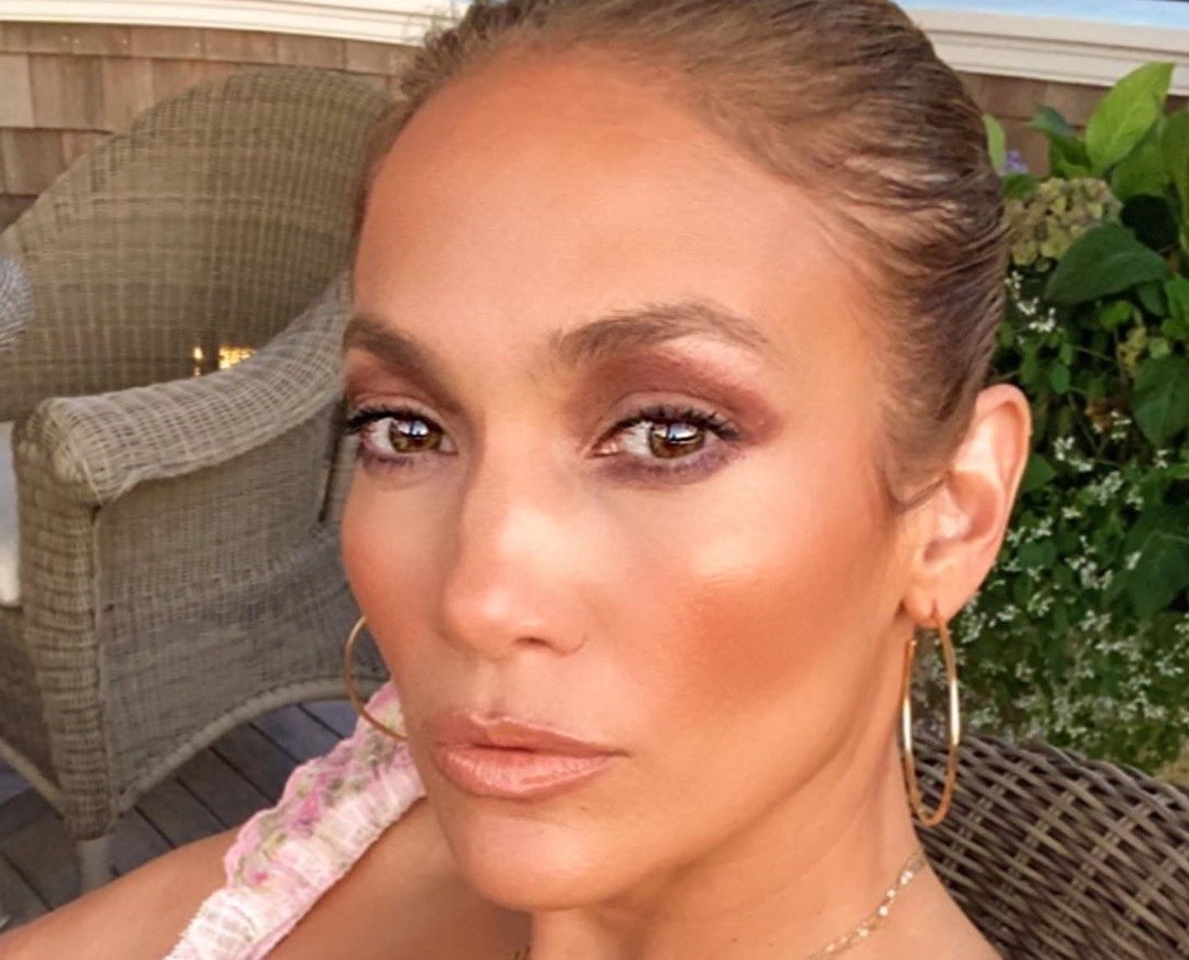 #JLoBeauty: Η Jennifer Lopez λανσάρει το δικό της brand ομορφιάς