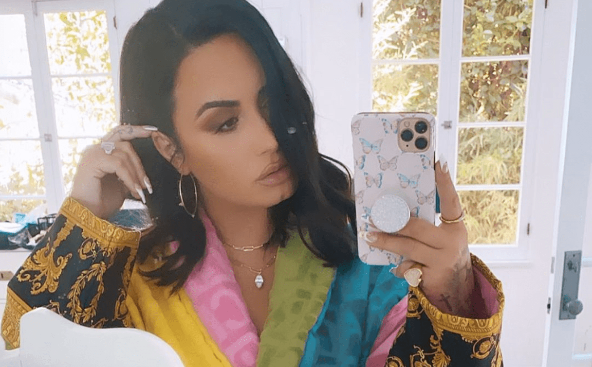 Το look της Demi Lovato είναι βγαλμένο από τα 90’s