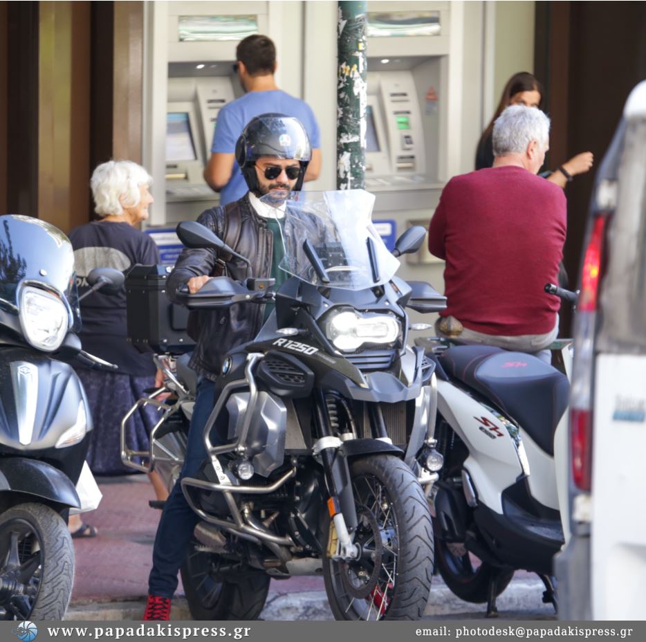 Λεωνίδας Κουτσόπουλος μηχανή φωτογραφικός φακός του Hello.gr