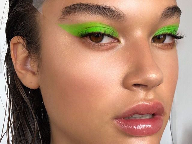 15 makeup looks με χρώμα, για να τολμήσεις φέτος το φθινόπωρο