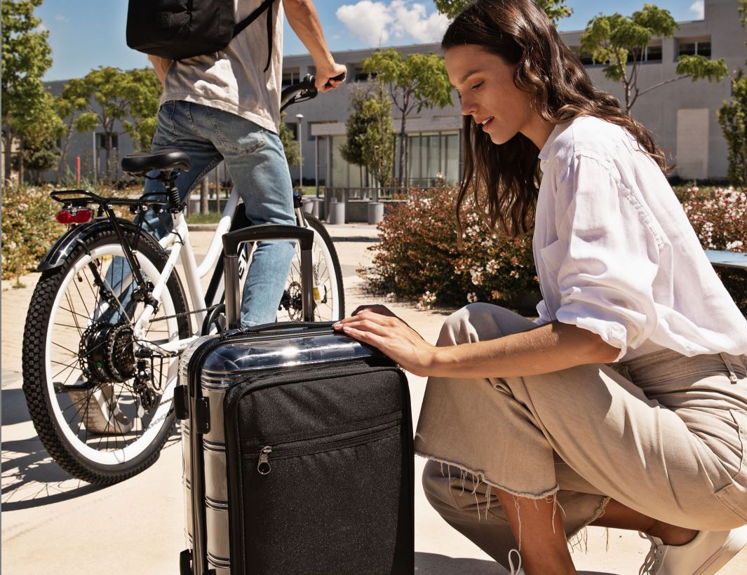 H Eco Friendly βαλίτσα κατασκευασμένη εξολοκλήρου από ανακυκλωμένο PET