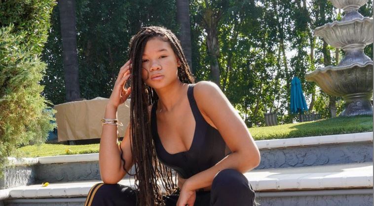 Storm Reid: ποζάρει με το αγαπημένο της κορμάκι Ivy Park