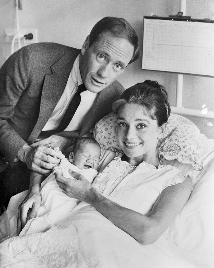 H Audrey Hepburn με τον Mel Ferrer, και τον νεογέννητο γιο τους Sean.