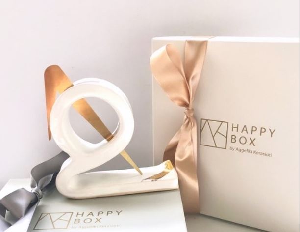 Happy Box Athens: Το έργο τέχνης για ένα όμορφο νέο έτος