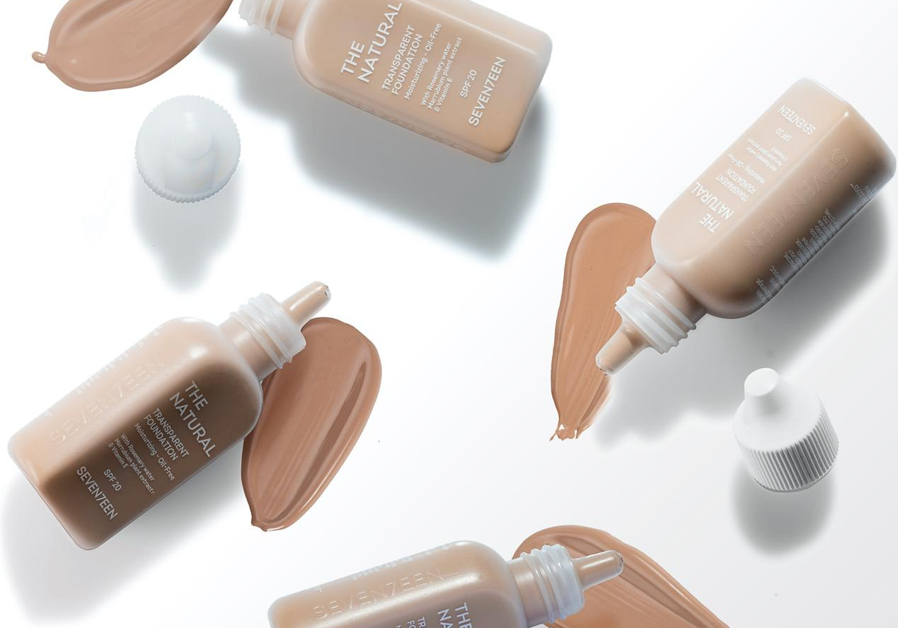 Aνακαλύψτε τη νέα σειρά The Natural Transparent Foundation της SEVEN7EEN