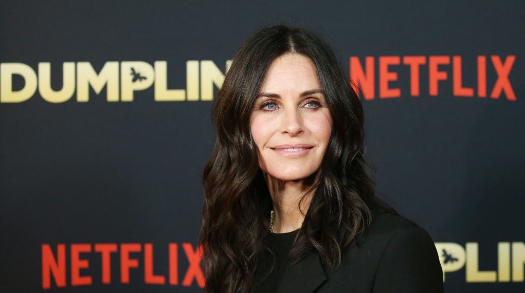 Courteney Cox: Αποκάλυψε το ταλέντο της στη μουσική, παίζοντας στο πιάνο ένα τραγούδι του Harry Styles