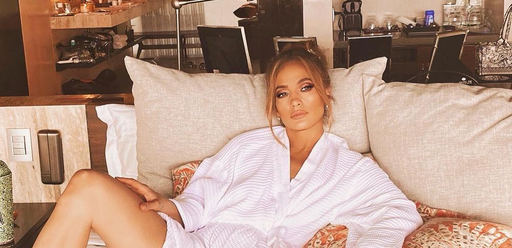 Jennifer Lopez: Ποζάρει με μαγιώ στην πισίνα μαζί με τα παιδιά της και είναι κούκλα