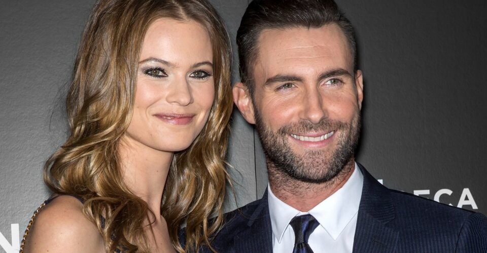 Adam Levine-Behati Prinsloo: Φοράνε φορέματα για να ταιριάζουν με τις κόρες τους