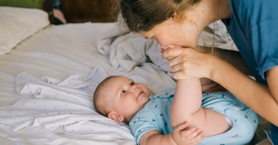 Είσαι νέα μαμά; Αυτά είναι τα 4 πράγματα που θα διευκολύνουν τη νέα σου καθημερινότητα με το μωρό στο σπίτι