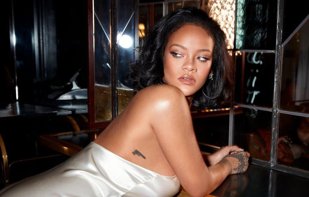 Rihanna: Εμφανίστηκε με νέο hair look και μας αρέσει πολύ