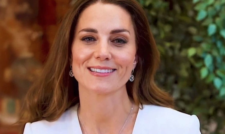 Kate Middleton: Απολαμβάνει τον καφέ της στο παλάτι του Kensington με τέλειο look