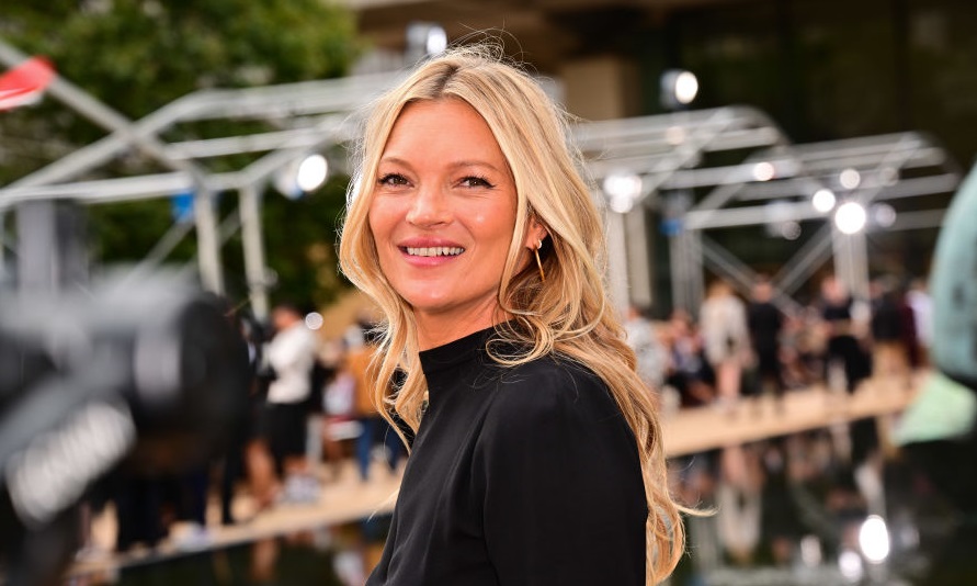 Kate Moss: Φωτογραφίζεται με τα εσώρουχα και είναι αγέραστη