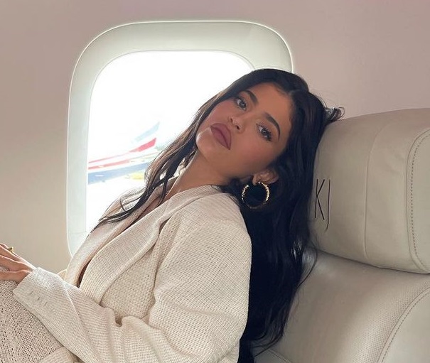 Προσδεθείτε! H Kylie Jenner μας ξεναγεί στο 73 εκ. δολαρίων jet της