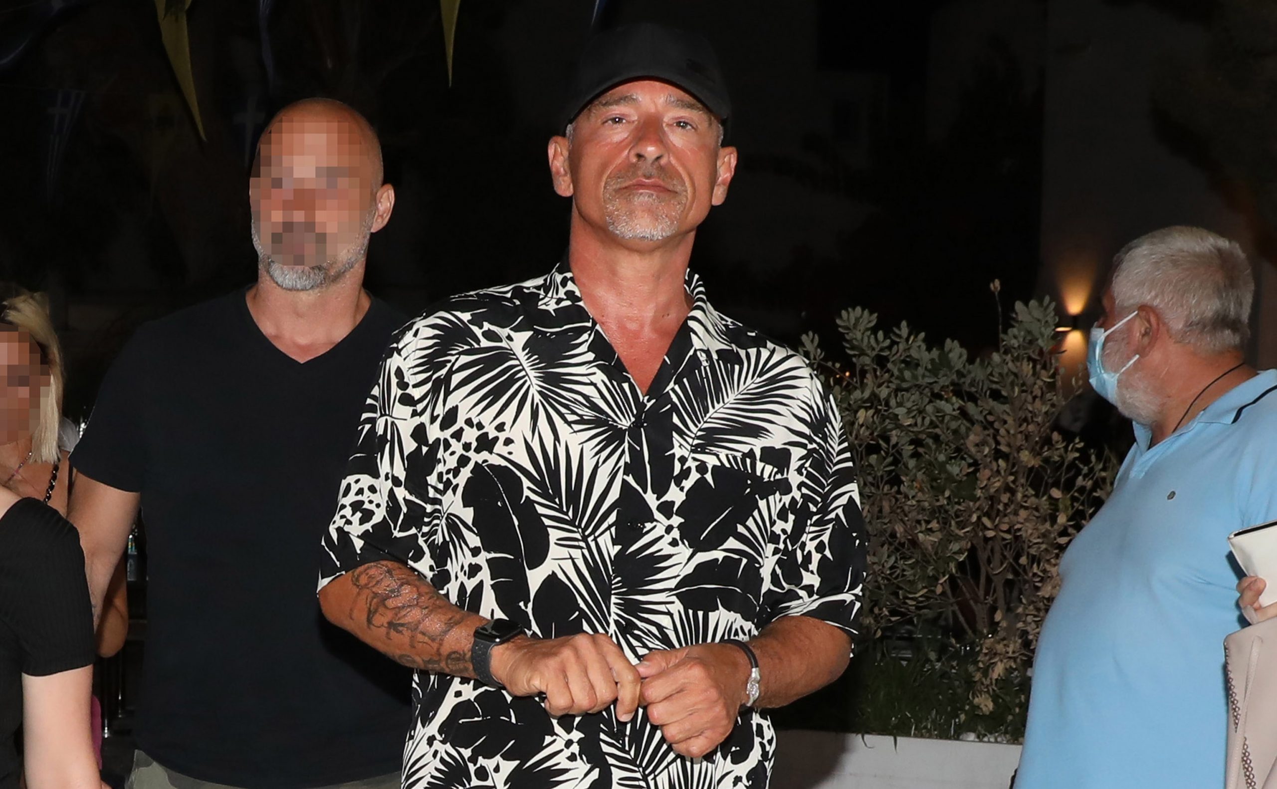 Τα νυχτοπερπατήματα του Eros Ramazzotti στη Μύκονο