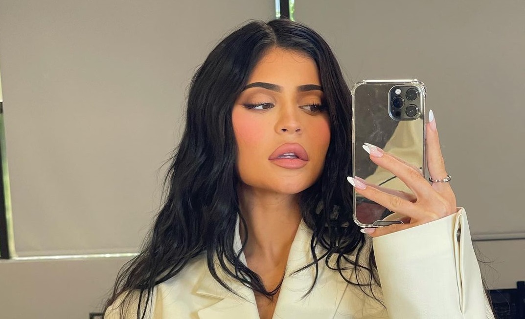 Kylie Jenner: Λανσάρει τη δική της σειρά με μαγιό μετά τις φήμες περί δεύτερης εγκυμοσύνης