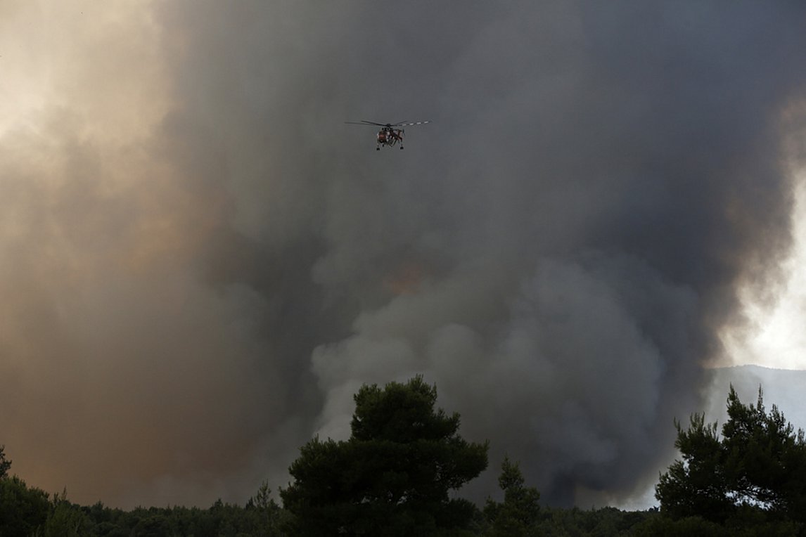 Ανεξέλεγκτο το νέο πύρινο μέτωπο στη Βαρυμπόμπη – Ενισχύθηκαν τα εναέρια μέσα - ΦΩΤΟΓΡΑΦΙΕΣ & ΒΙΝΤΕΟ