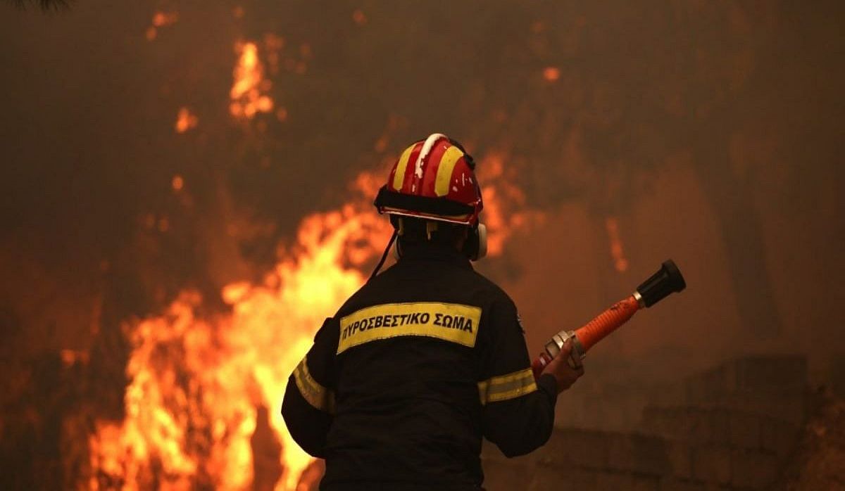 Σε πύρινη κόλαση η Ελλάδα - Τα λόγια των πολιτών συγκλονίζουν