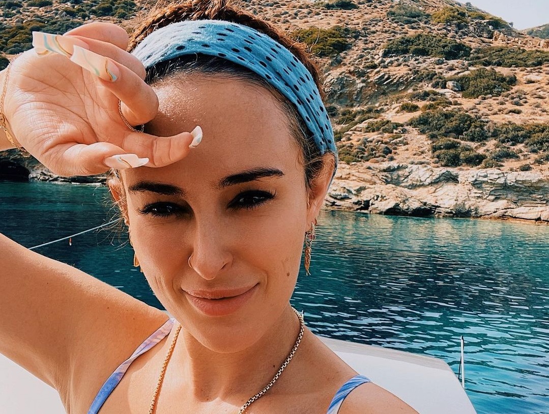 Rumer Willis: Η κόρη της Demi Moore ποζάρει με φουσκωμένη κοιλίτσα