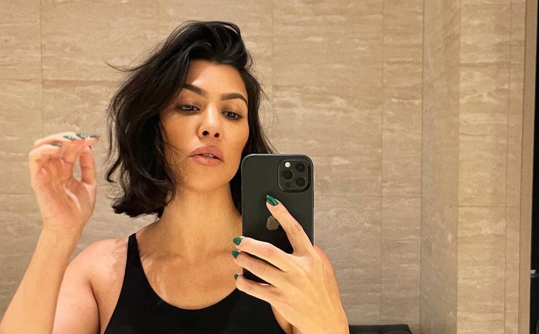 Kourtney Kardashian: Μας δείχνει το σώμα της χωρίς ίχνος ρετούς