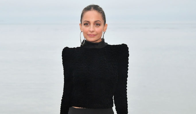 Nicole Richie: Έκαψε τα μαλλιά της την ώρα που έσβηνε την τούρτα των γενεθλίων της