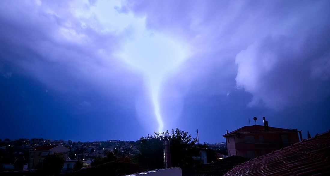 Meteo: Καταιγίδες στην Αττική και άλλες περιοχές της χώρας - Πού θα είναι έντονα τα φαινόμενα