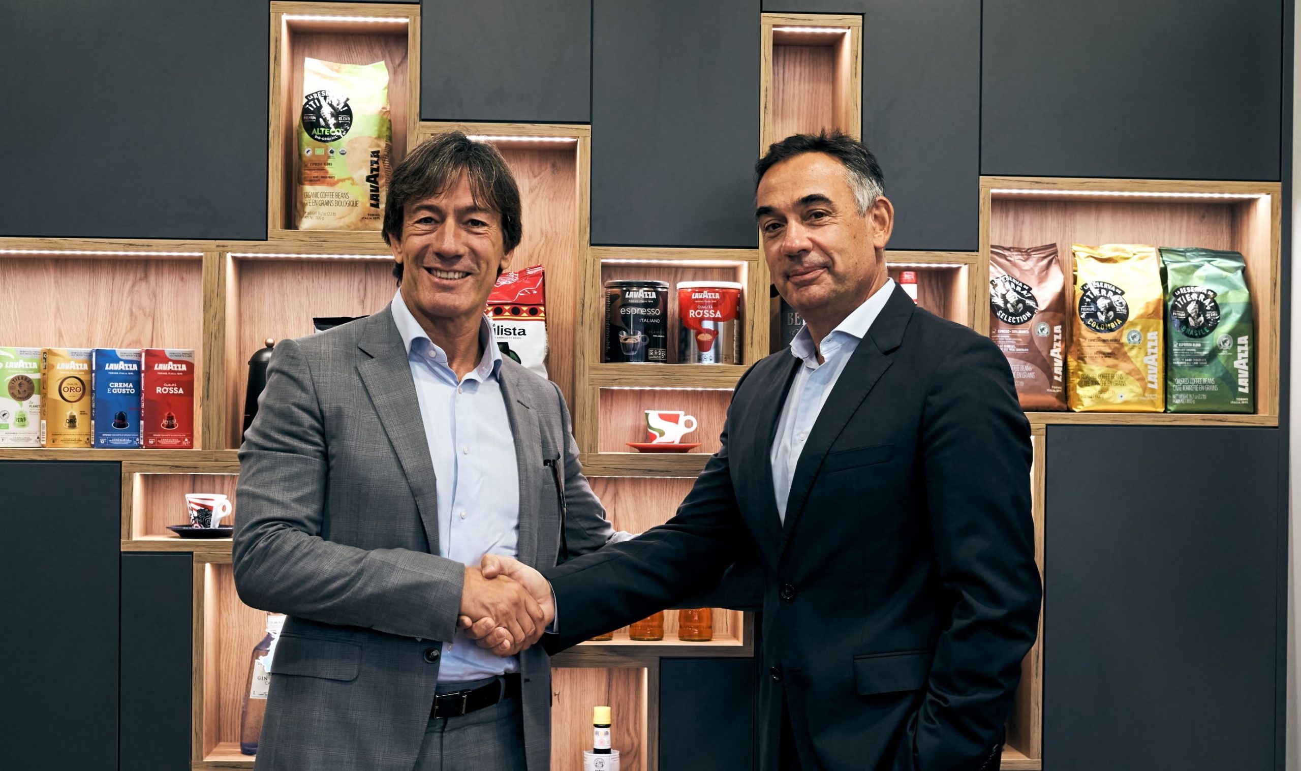 H LAVAZZA και η BEVERAGE WORLD επισφραγίζουν την επιτυχημένη συνεργασία τους για τα επόμενα δέκα χρόνια