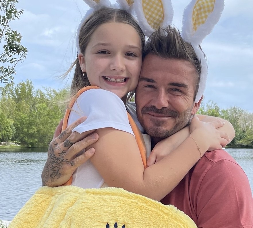 Victoria Beckham: Απαθανατίζει τον David Beckham που μαθαίνει στην κόρη τους να μαγειρεύει - Το τρυφερό βίντεο