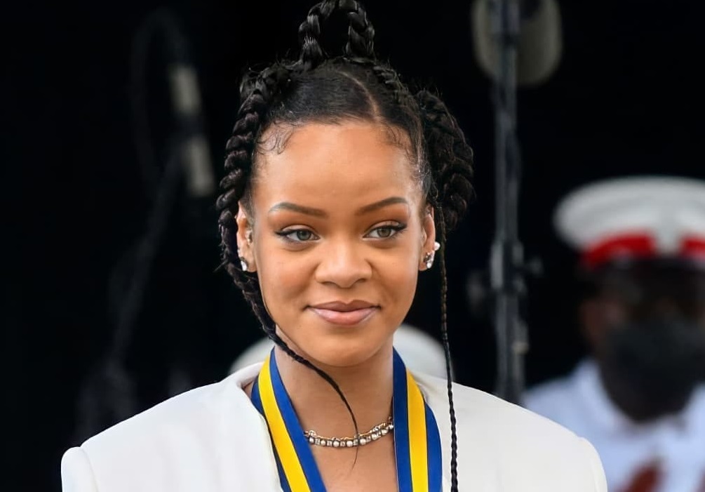 Κι όμως! Η Rihanna έπιασε συζήτηση με fan της στο instagram για τις φήμες εγκυμοσύνης της