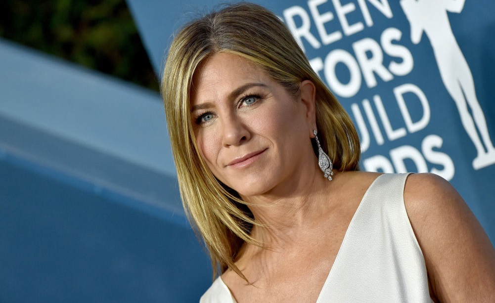 Jennifer Aniston: Η βούρτσα των μαλλιών της θα σου κοστίσει λιγότερο από 20€ και αξίζει την προσοχή σου