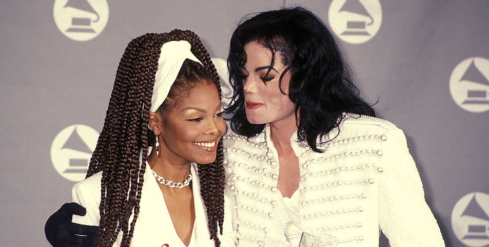 H Janet Jackson αποκαλύπτει: «Ο Michael με φώναζε γουρούνι, πόρνη. Τότε άλλαξαν όλα»