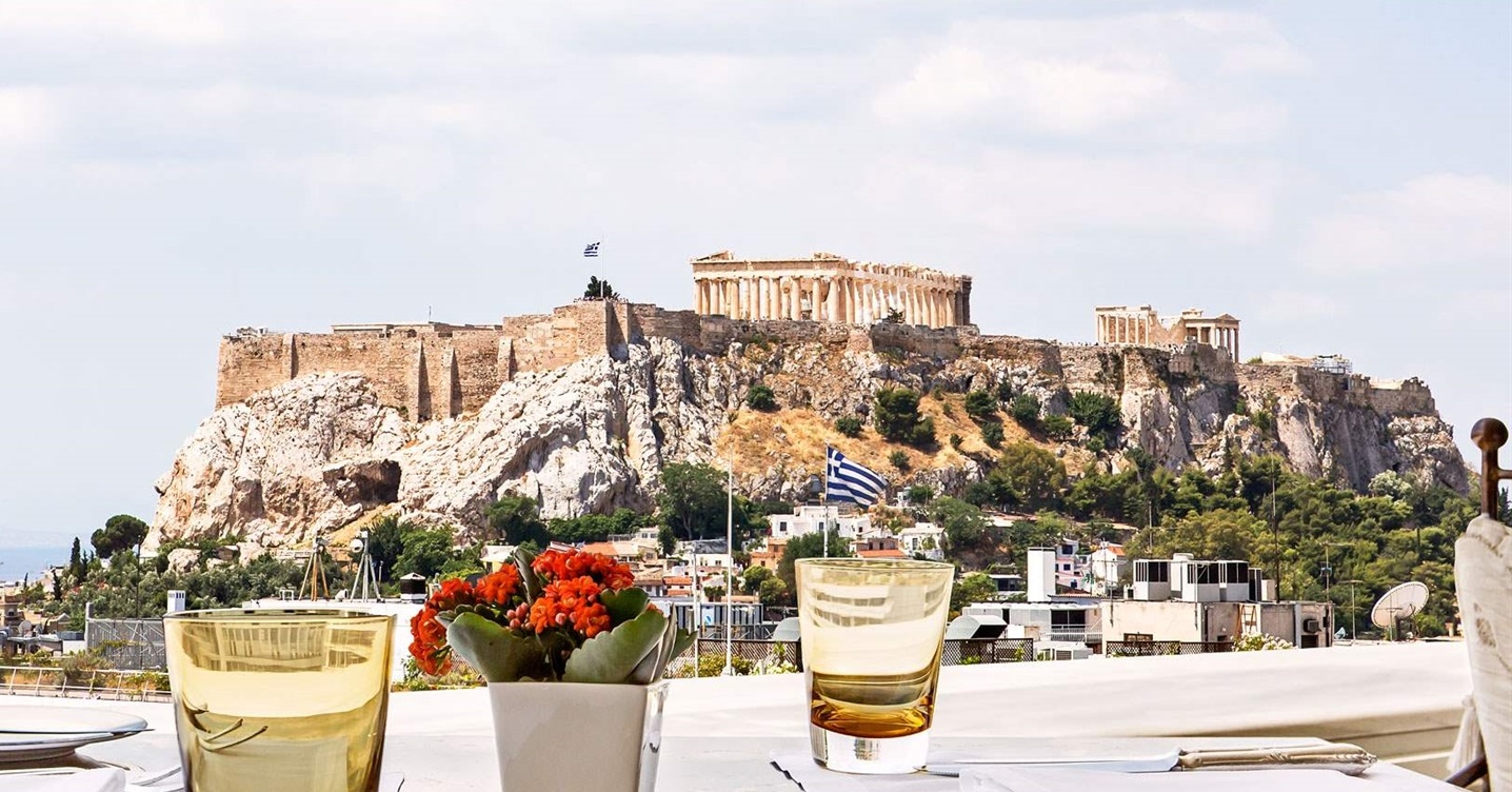 To ανανεωμένο Tudor Hall Restaurant σας προσκαλεί σε ένα καινούριο γευστικό ταξίδι