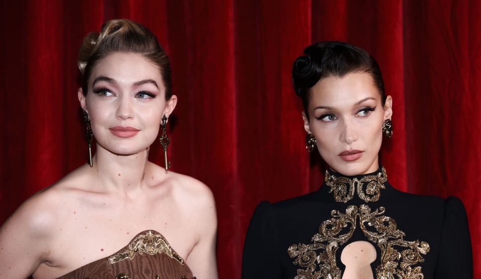 Bella και Gigi Hadid: Περπάτησαν στην πασαρέλα με ξεβαμμένα φρύδια