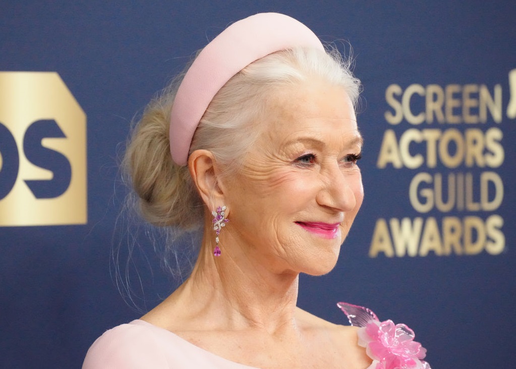 Helen Mirren: Το προϊόν που της χάρισε λαμπερή επιδερμίδα στα βραβεία SAG