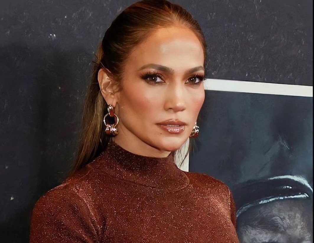 H Jennifer Lopez σε μια σπάνια φωτογραφία με τις αδερφές της