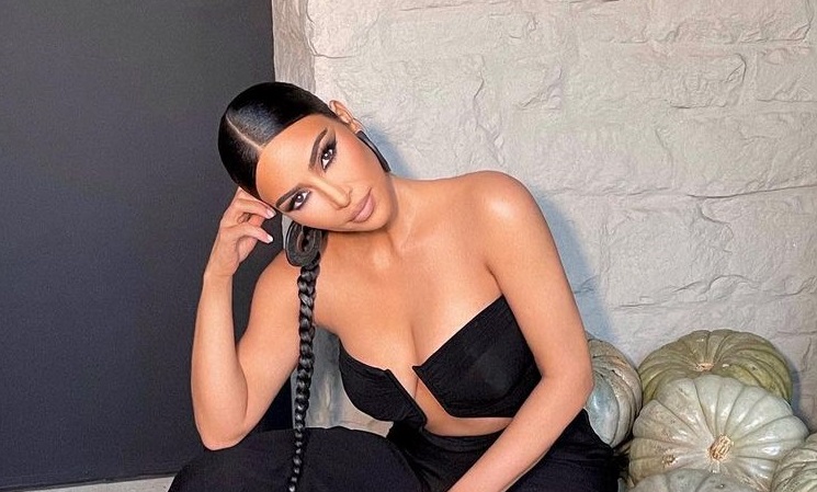 Αγνώριστη η Kim Kardashian στην εικόνα για τα γενέθλια του αδερφού της