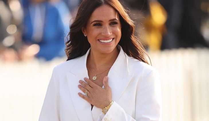 Meghan Markle: Με Valentino total white σύνολο στο πλευρό του prince Harry στην Ολλανδία