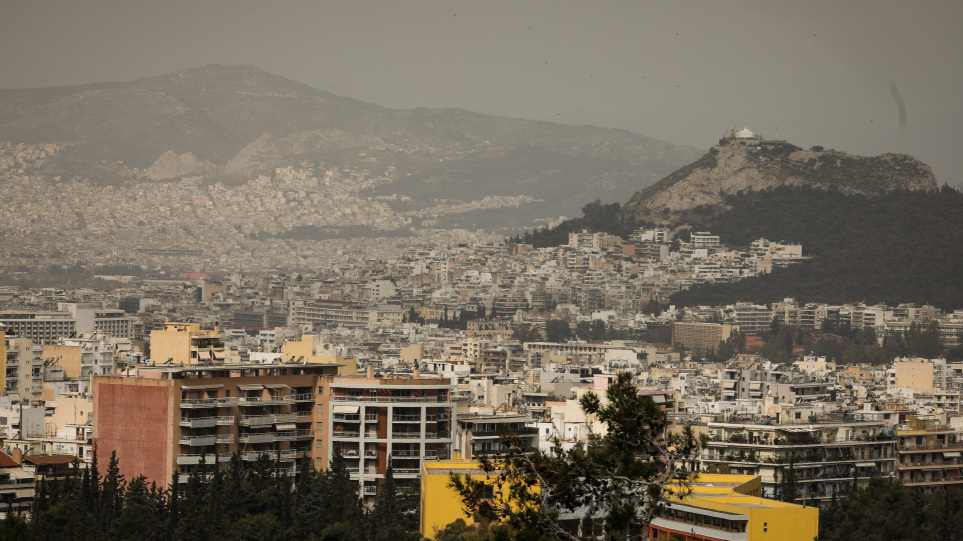 Καιρός: Η αφρικανική σκόνη «έπνιξε» την Αθήνα - Έτσι θα προφυλαχθούν οι ευπαθείς ομάδες