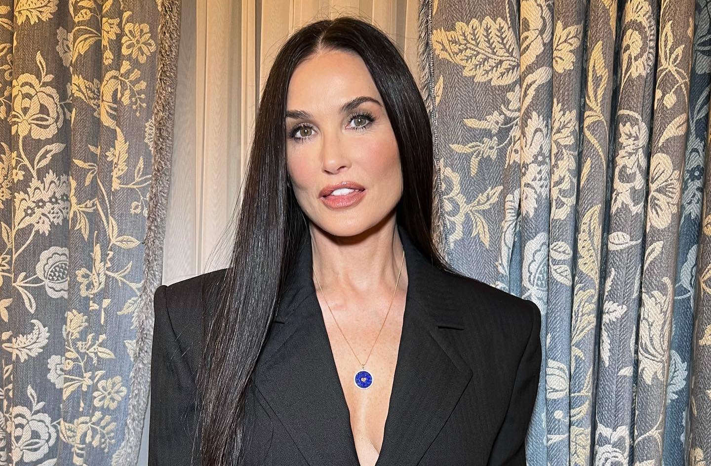 Demi Moore: Φωτογραφίζεται στα 59 της με μαγιό μαζί με τις κόρες της