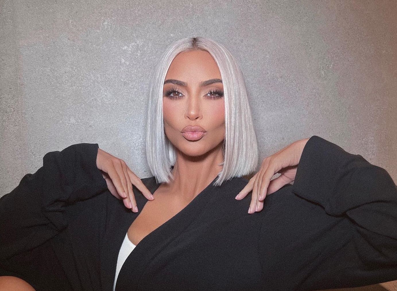 Kim Kardashian: Όλοι μιλούν για τα σημάδια των αισθητικών επεμβάσεων που φαίνονται στο νέο της βίντεο