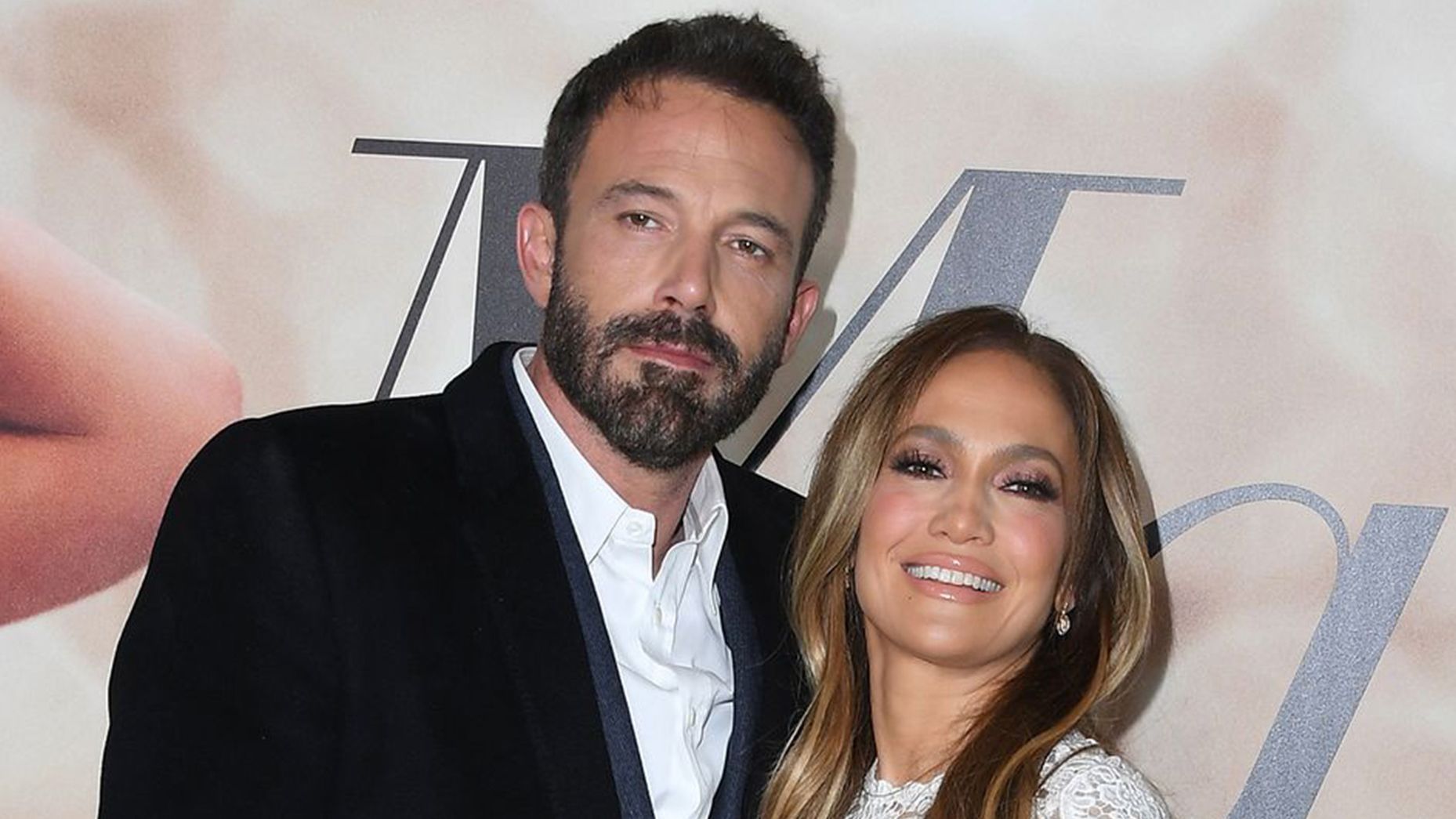 Jennifer Lopez-Ben Affleck: Το λαμπερό πάρτι που ετοιμάζουν για τον γάμο τους και ο λόγος που δεν κάνουν ακόμα το ταξίδι του μέλιτος