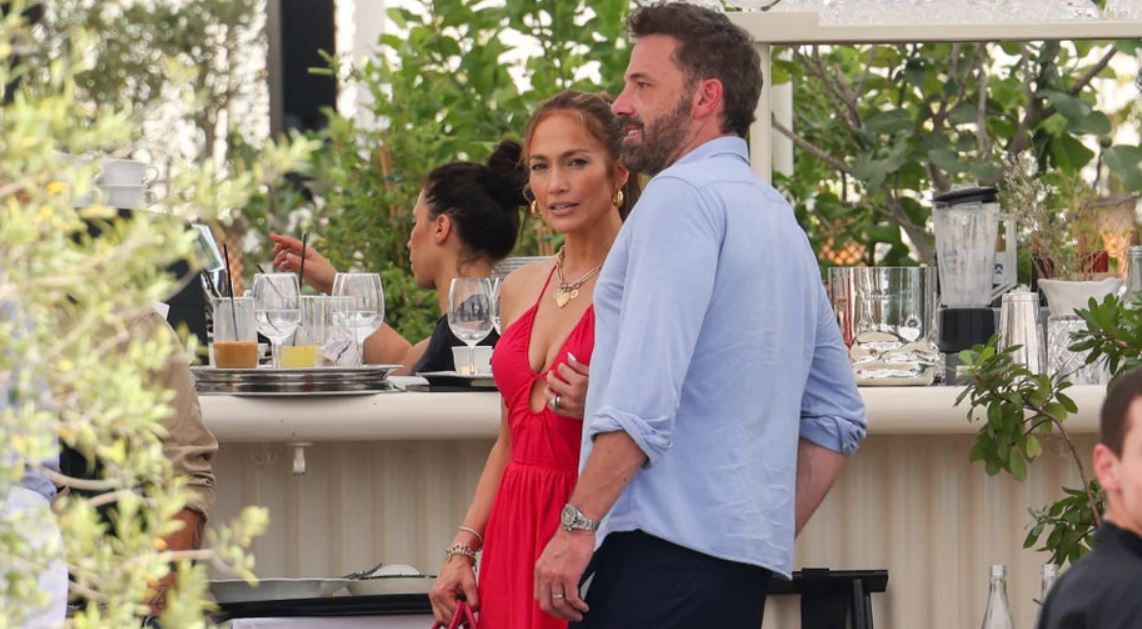 Jennifer Lopez - Ben Affleck: Επανεμφανίστηκαν μαζί πιασμένοι χέρι χέρι και χαμογελαστοί