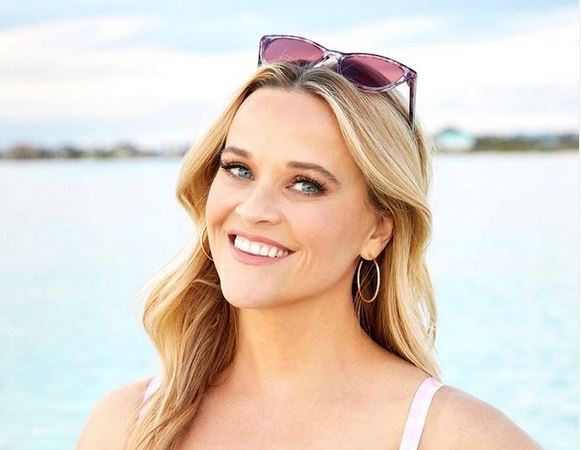 Reese Witherspoon: Ποζάρει με την κόρη της στα γενέθλιά της και μοιάζουν σαν δυο σταγόνες νερό