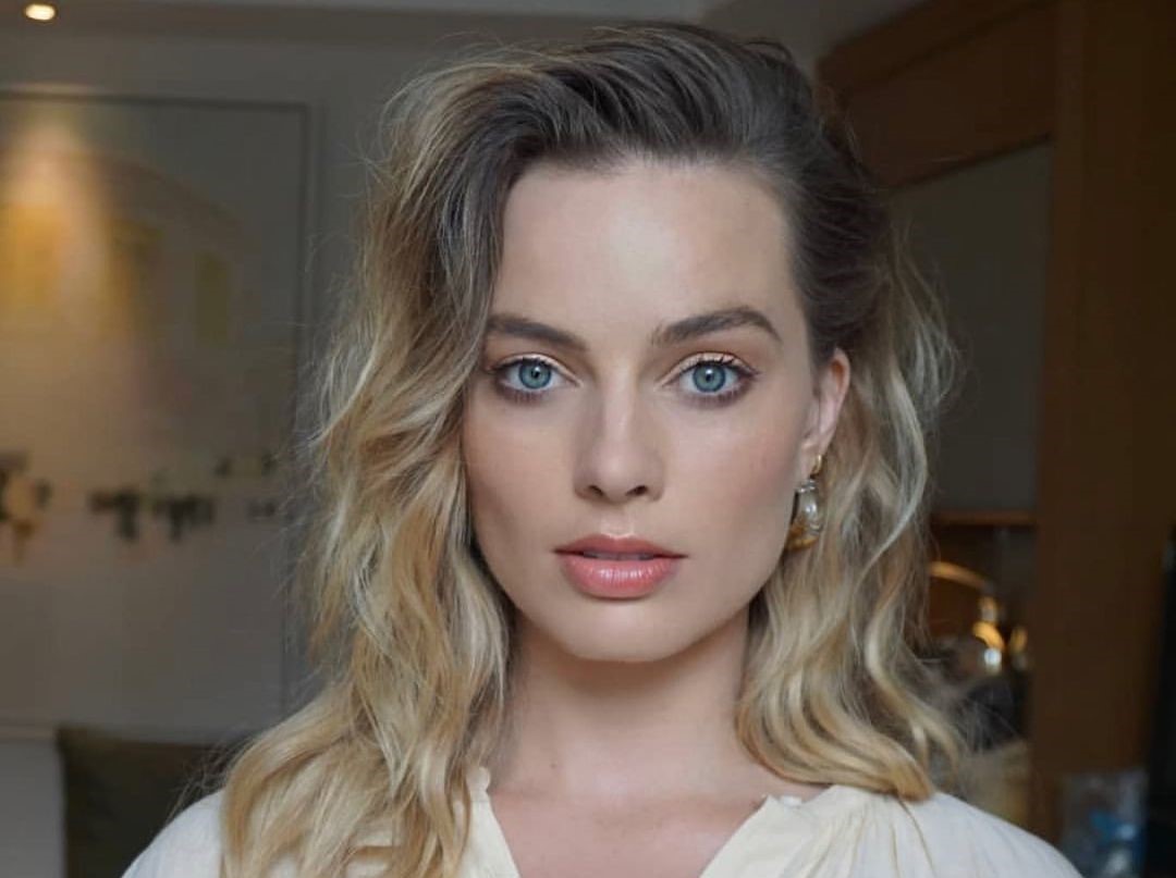 Η Margot Robbie έκανε το πιο εορταστικό χτένισμα που θες και εσύ να δοκιμάσεις!