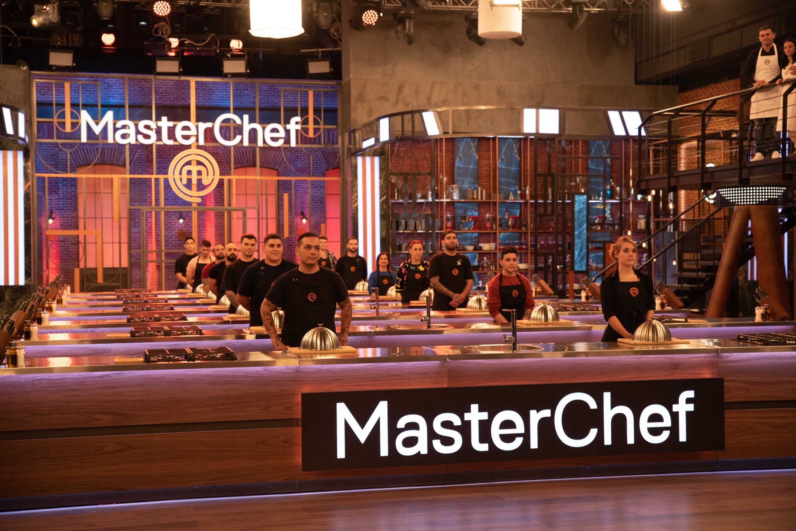 MasterChef: Η επιστροφή από τα παλιά και η επίθεση στον Ηλία Κιαζόλι