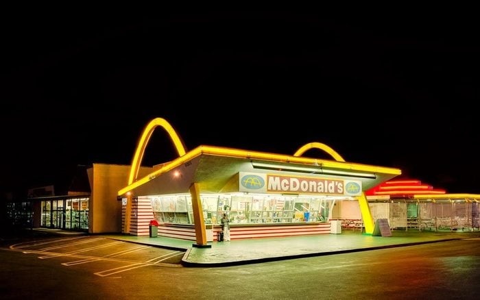 Η τραγική ιστορία των αδερφών McDonald: Πώς έκαναν την αυτοκρατορία του fast food